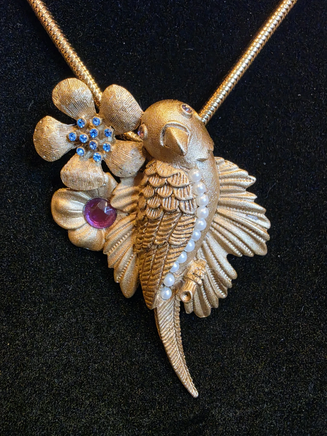 70'  Gold-tone bird and flower pendant necklace with gemstones - photo 5