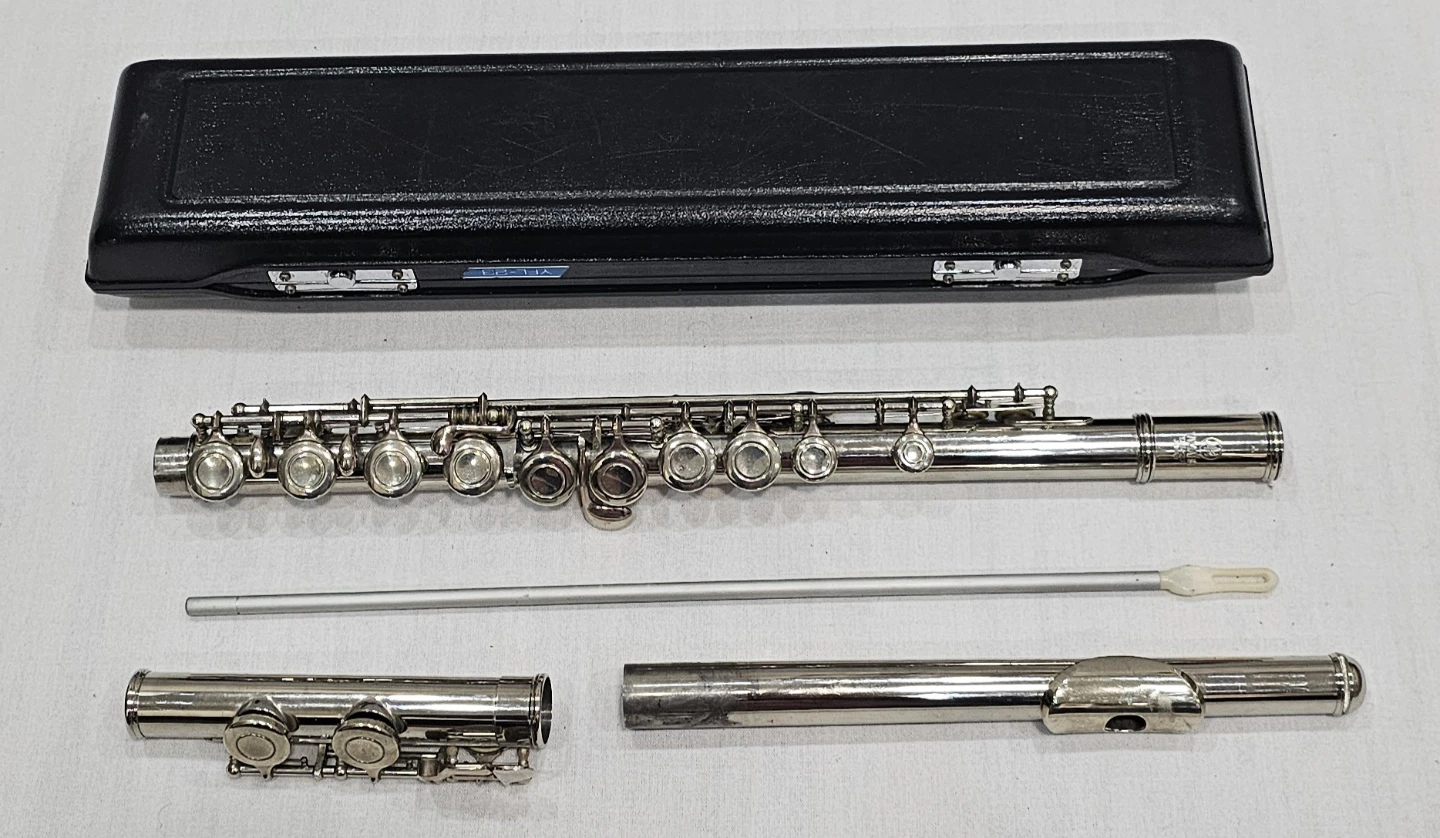 Yamaha YFL-23 Flute with Case - photo 2