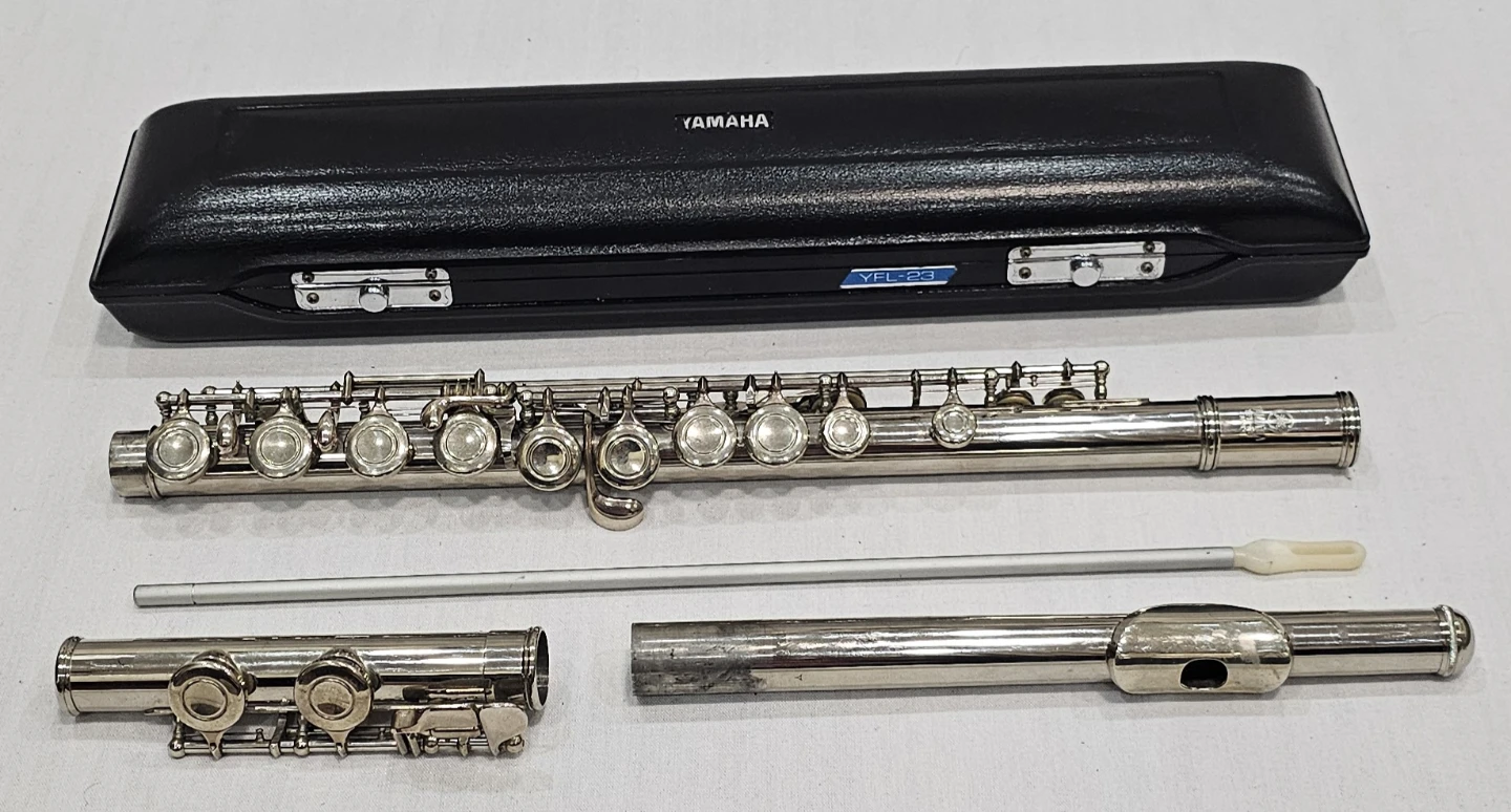 Yamaha YFL-23 Flute with Case - photo 3
