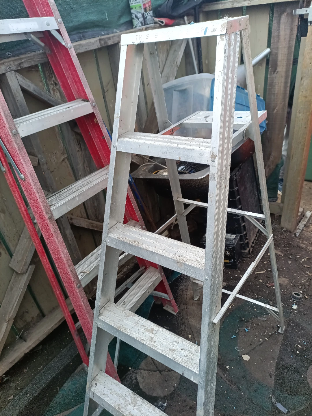 Aluminum Step Ladder 5ft - photo 2