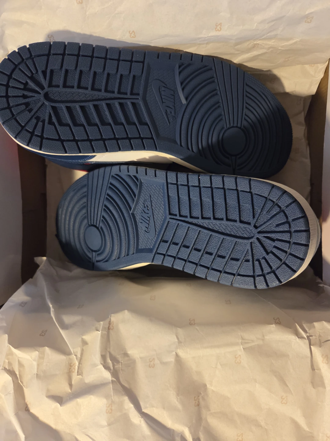 Women's Air Jordan 1 Mid Sneakers - photo 3