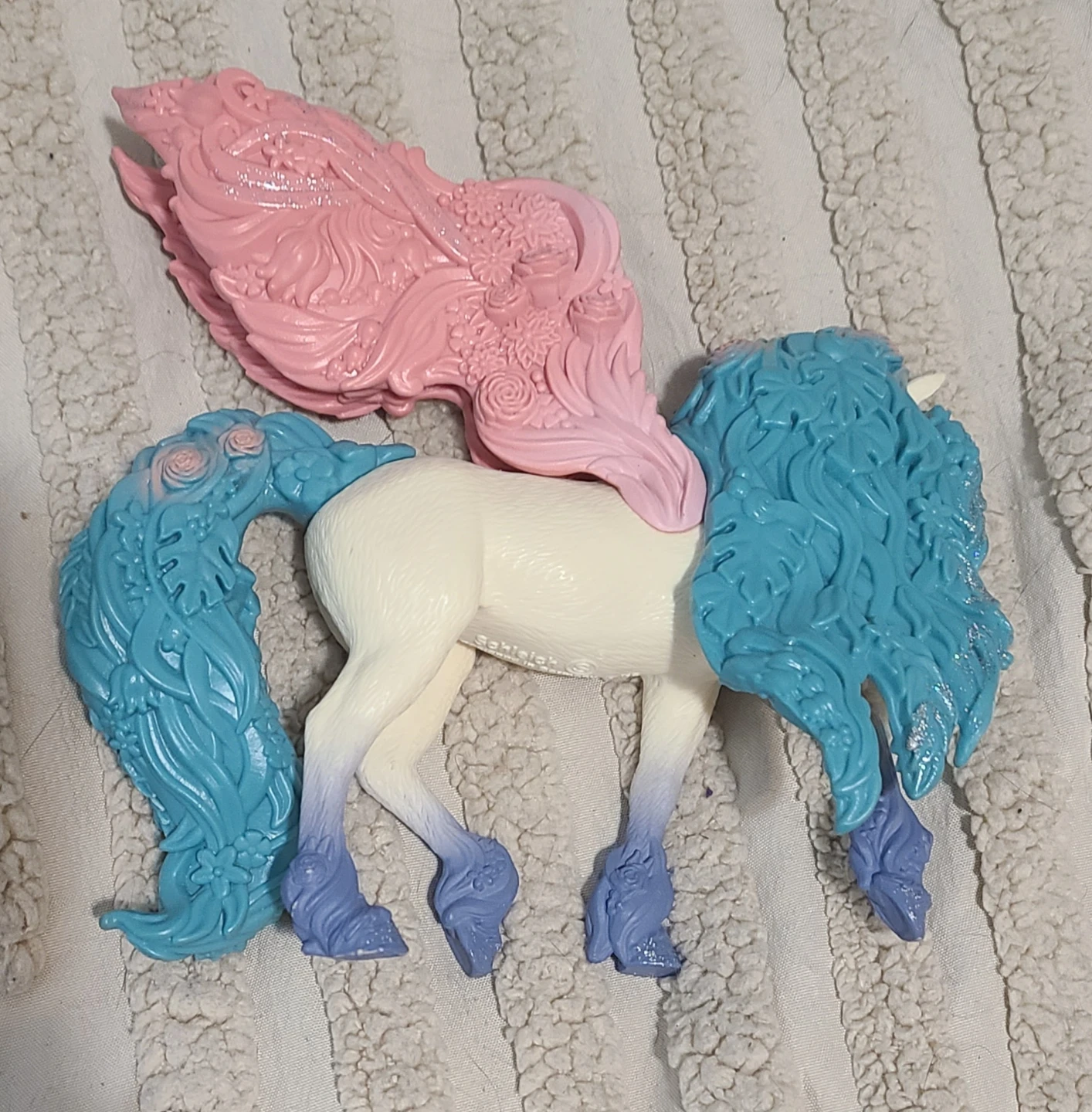 Schleich Bayala Flower Pegasus (item number 70590) - photo 2