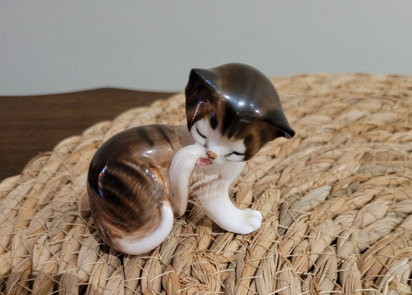 Ceramic Cat Figurine royal doulton 2580
