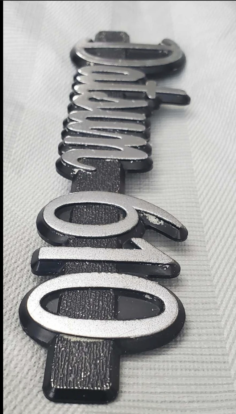 Vintage OEM original Datsun 610 plastic emblem - photo 5
