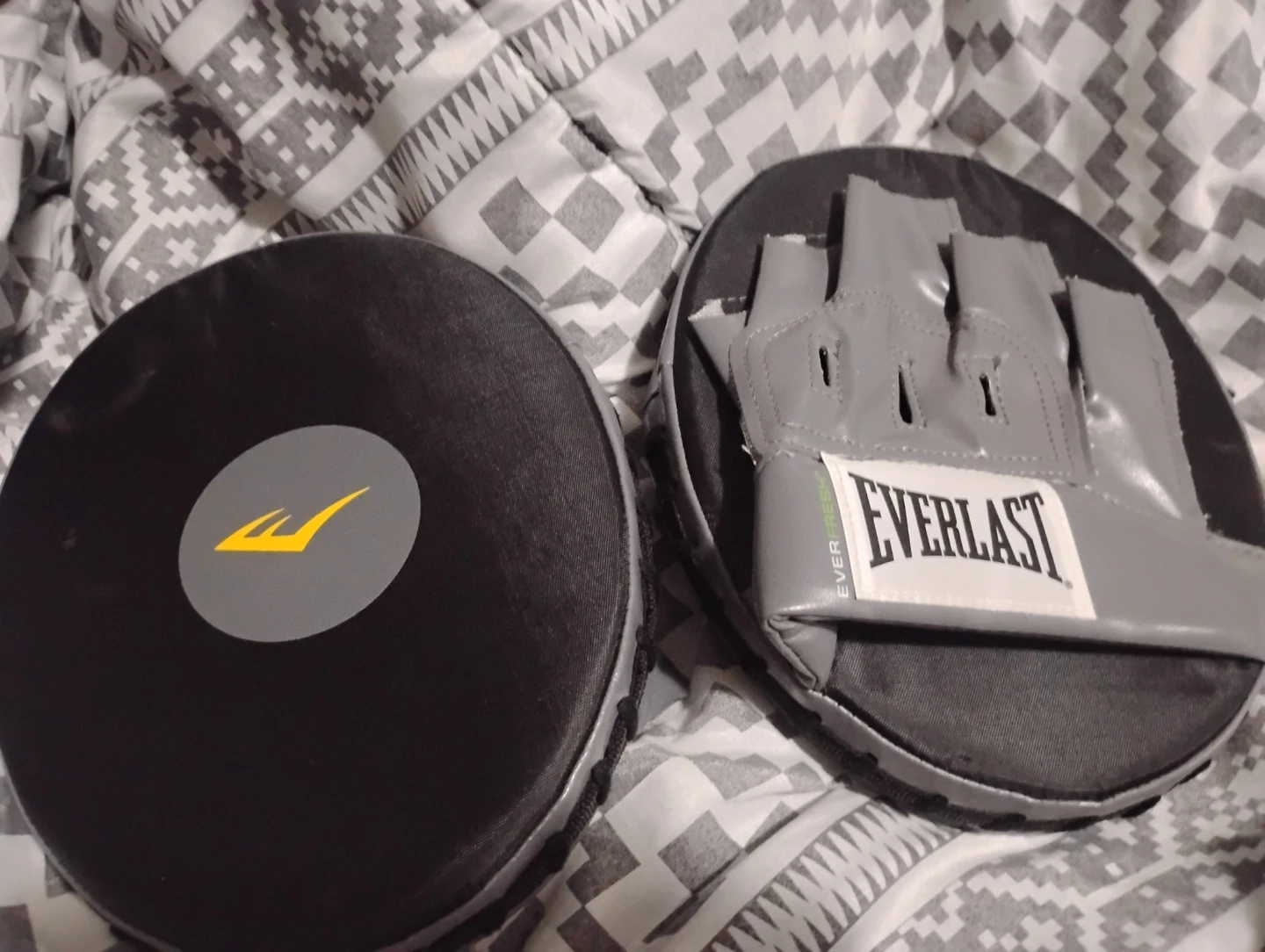 Everlast Boxing Mitts and Gloves Set - photo 3