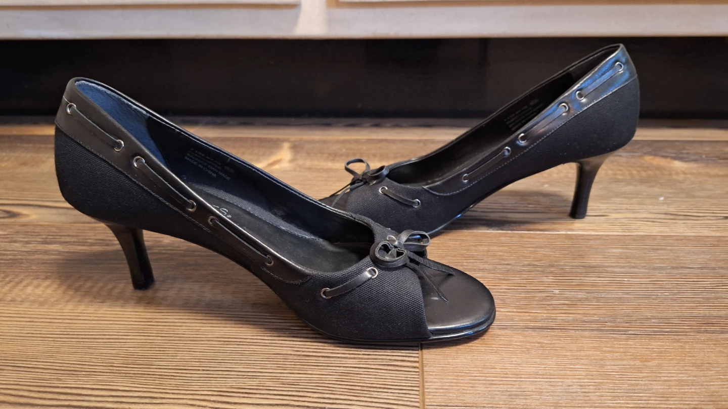 Aerosoles Black Peep-Toe Bow Heels