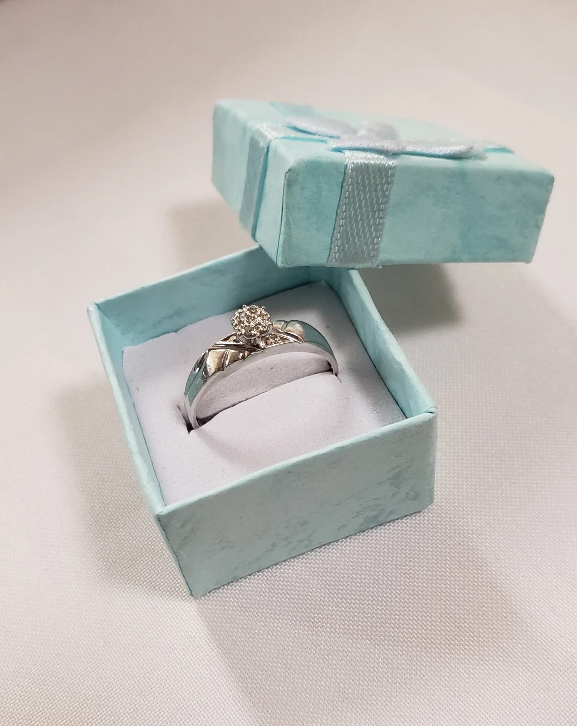 Like new 10K Real White Gold Ring Wit Natural Diamonds - photo 3