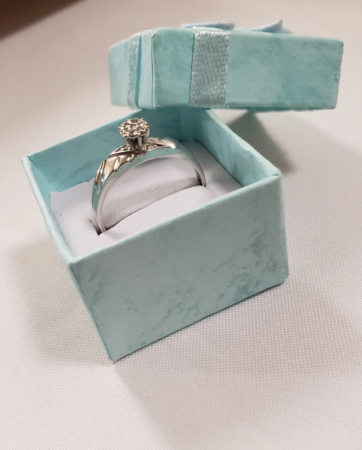 Like new 10K Real White Gold Ring Wit Natural Diamonds - photo 4