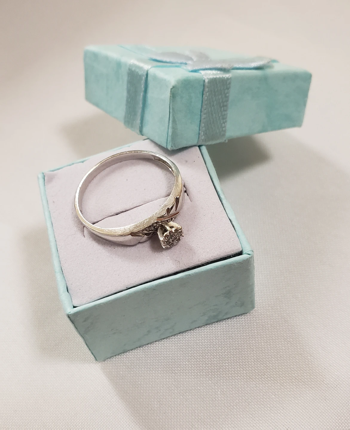 Like new 10K Real White Gold Ring Wit Natural Diamonds - photo 5