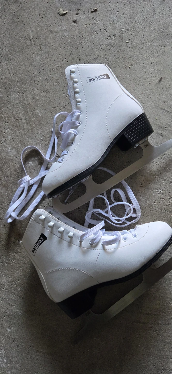 Softmax Figure Skates - White, Size US 6