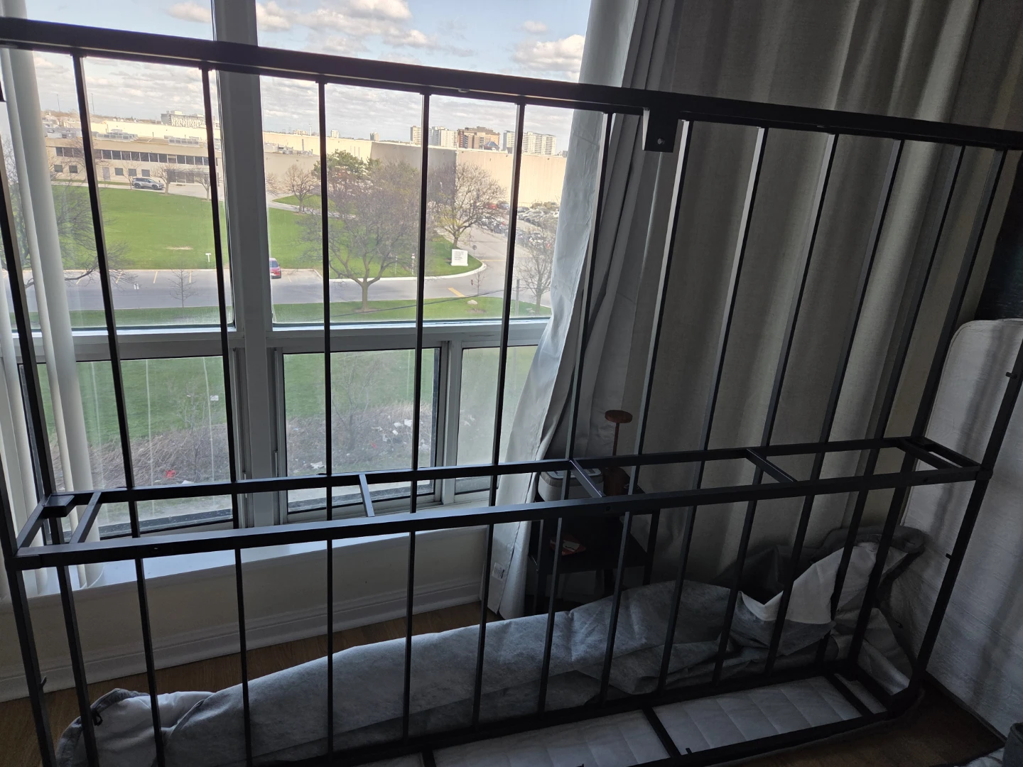 Quenn size metal Bedframe - photo 3