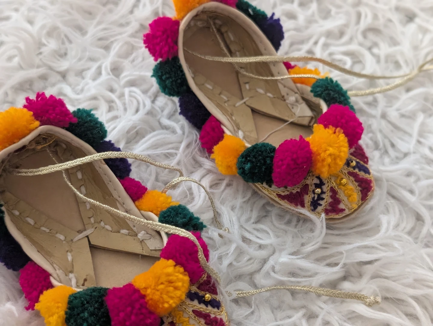 Embellished baby khussa with Pom-Poms - photo 4