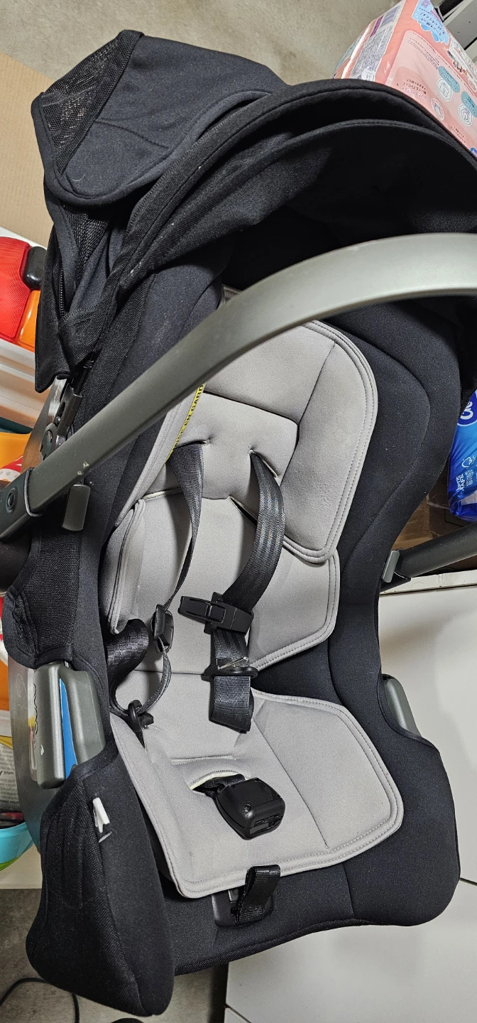 Nuna Pipa Travel System Car Seat with base