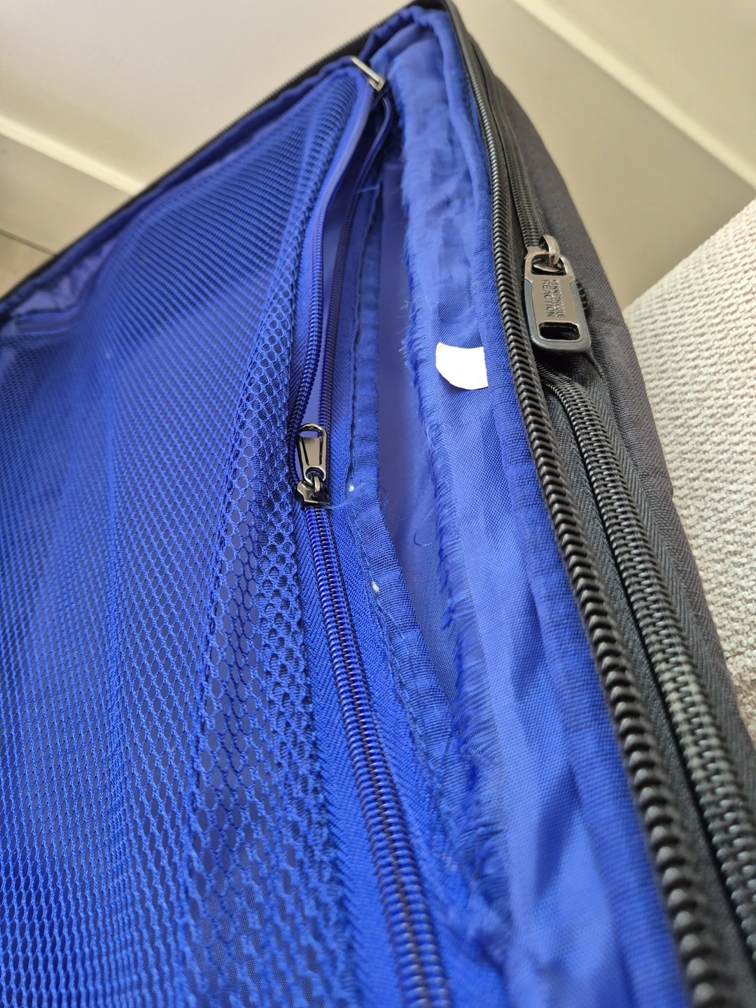 Kenneth Cole Reaction Black Carry-on - photo 5