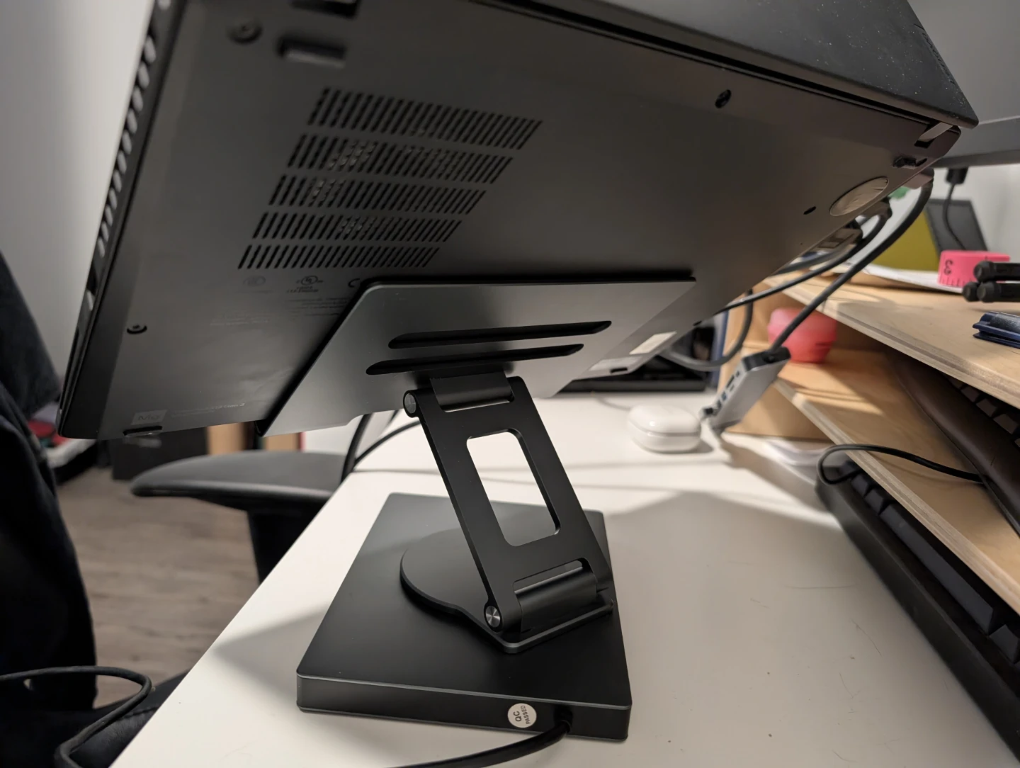 8-in-1 USB-C Hub Laptop / iPad Docking Station - photo 5