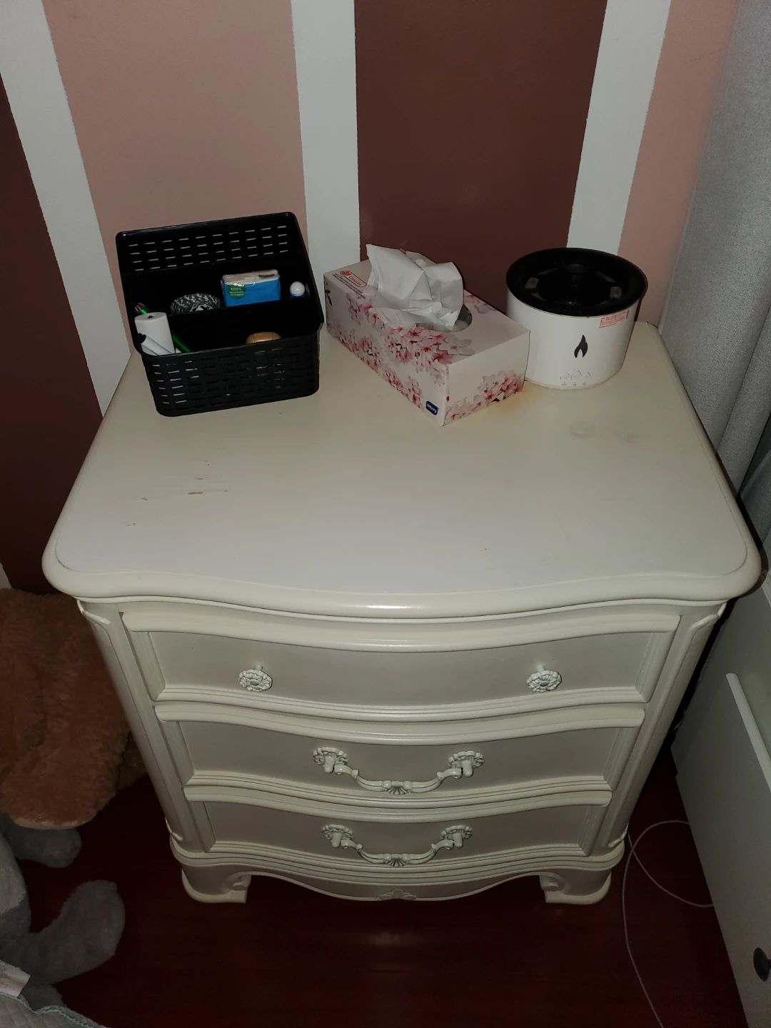 Cream coloured dresser with mirror - photo 2