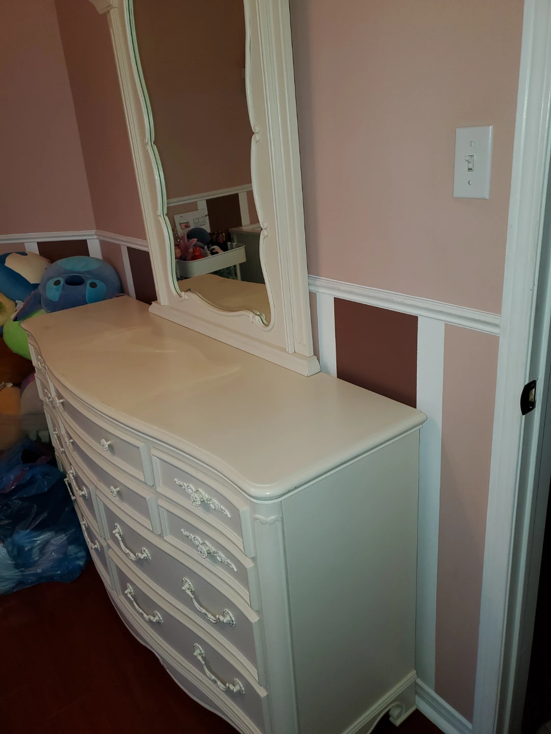 Cream coloured dresser with mirror - photo 4