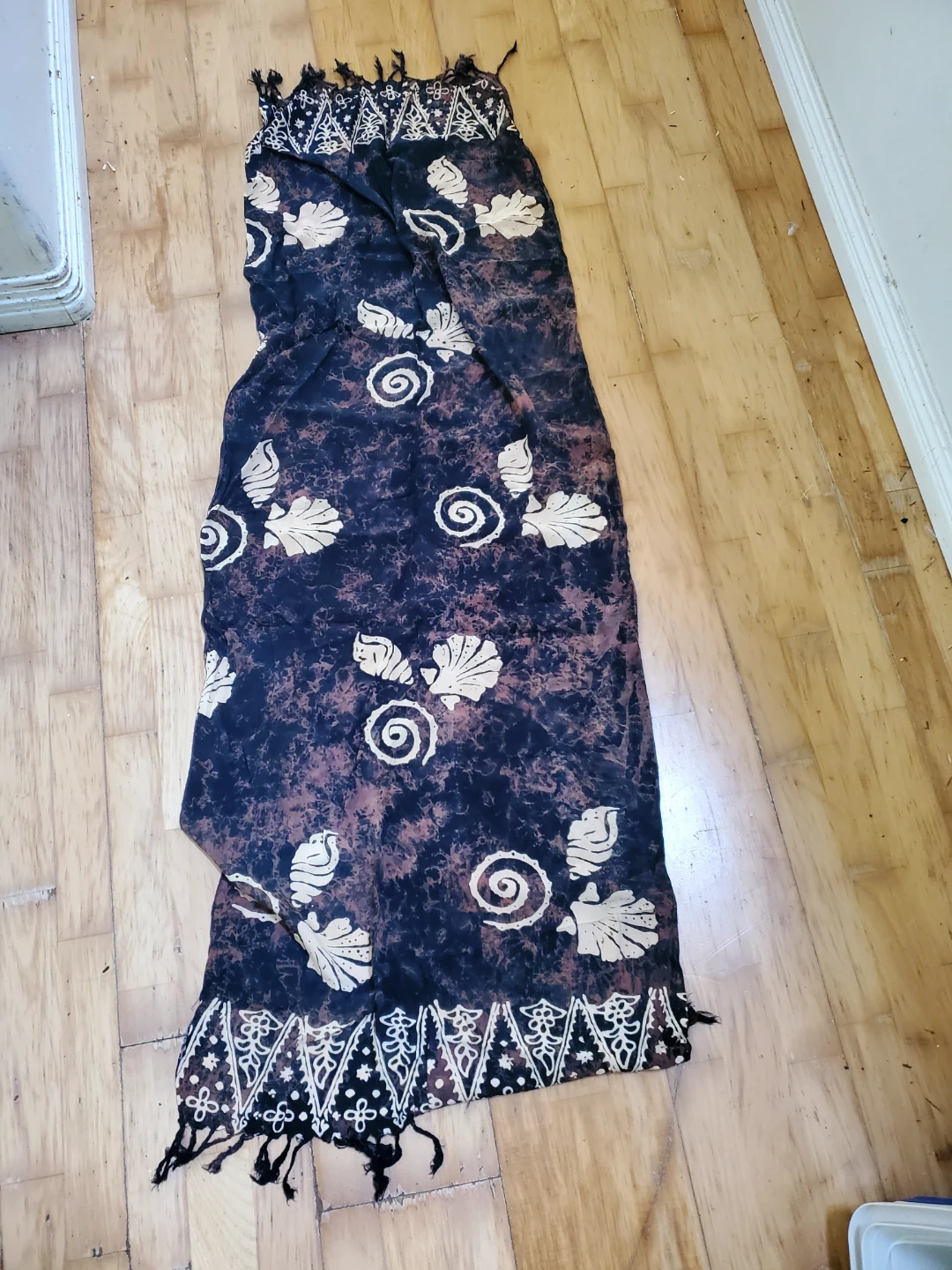 Scarf with Shell and Swirl Pattern