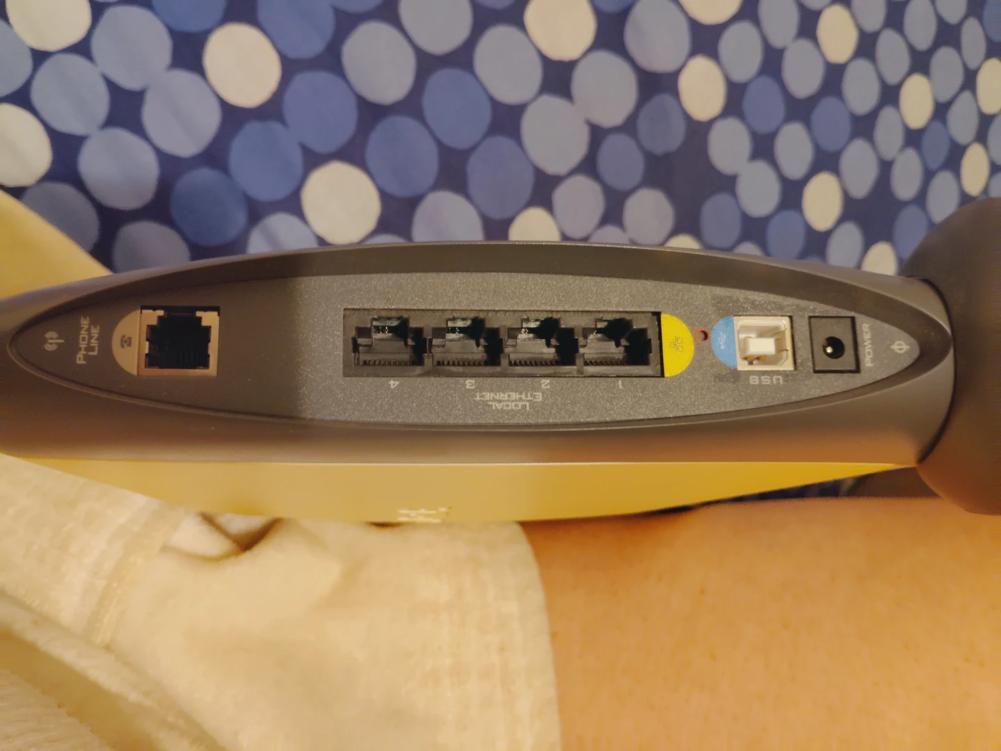 Sagemcom F@st 2704 WiFi Router - photo 5