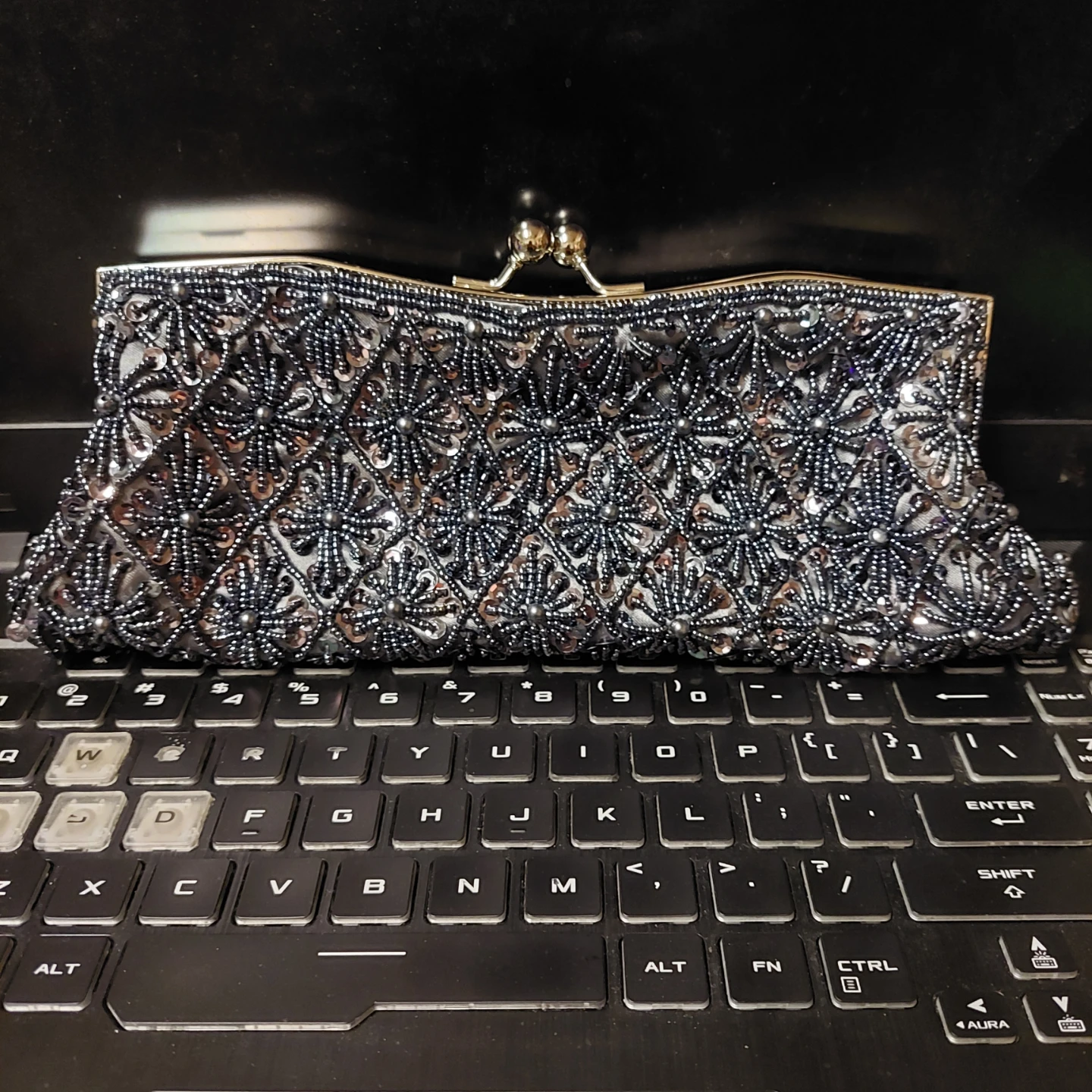 🌱 Intricate Beaded Clutch Purse - Starburst
