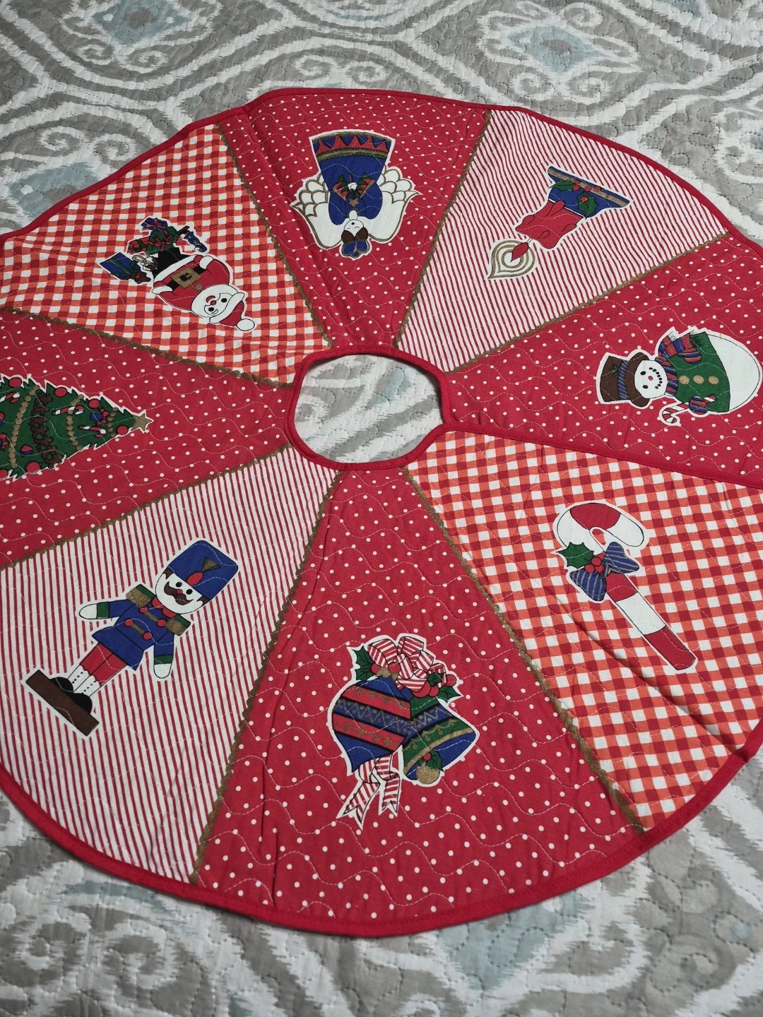 Vintage Embroidered 33" Round Holiday Christmas Tree Skirt Decor - photo 2