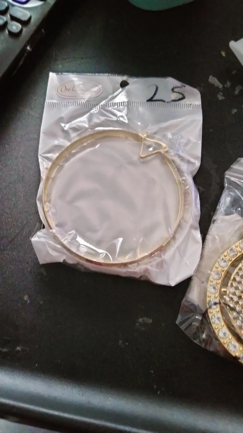 Se venden arracadas de oro laminado