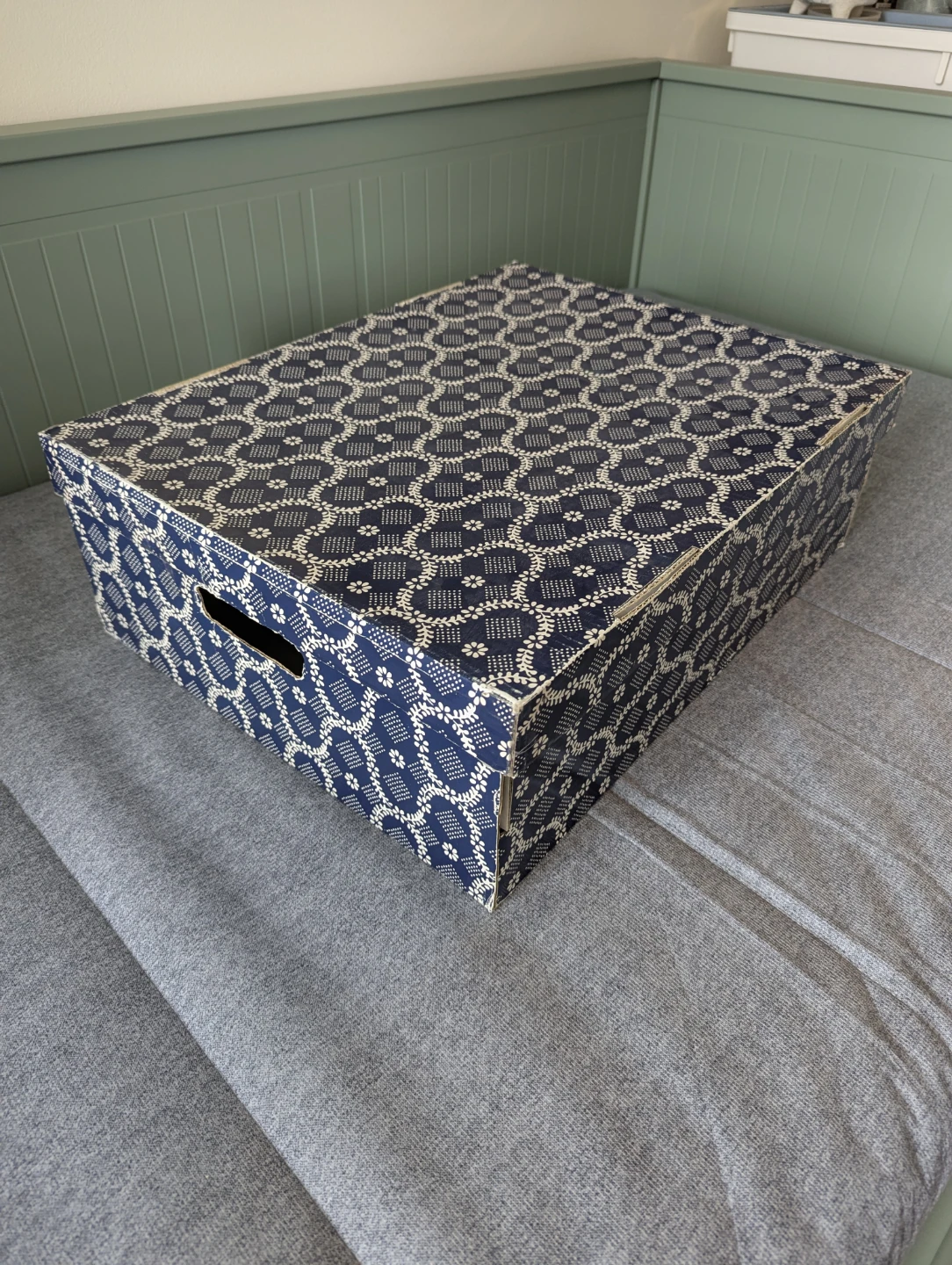 Blue & White Cardboard Box + Lid