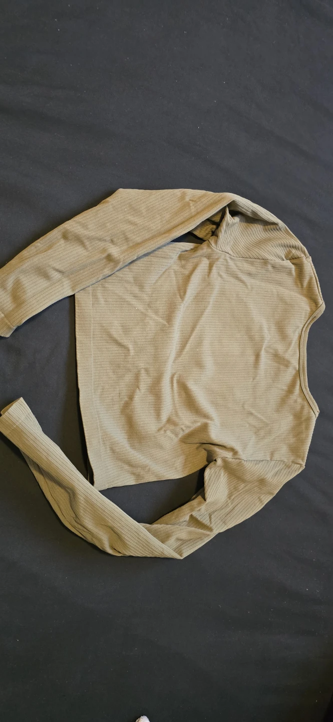 H&M Sport Ribbed Long Sleeve Crop Top - Olive Green - Medium - photo 3