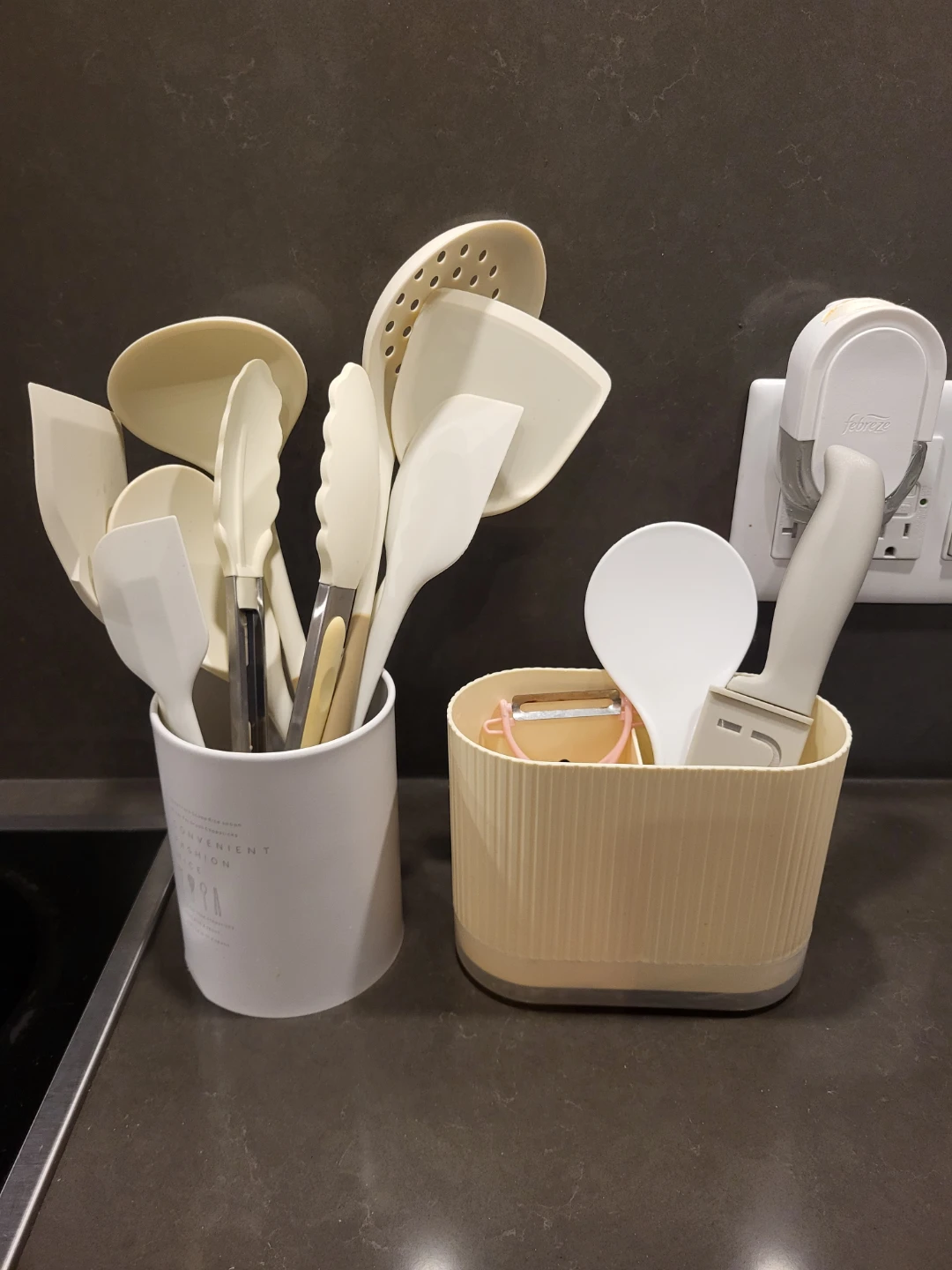 Set of 10 White Silicone and Stainless Steel Kitchen Utensils