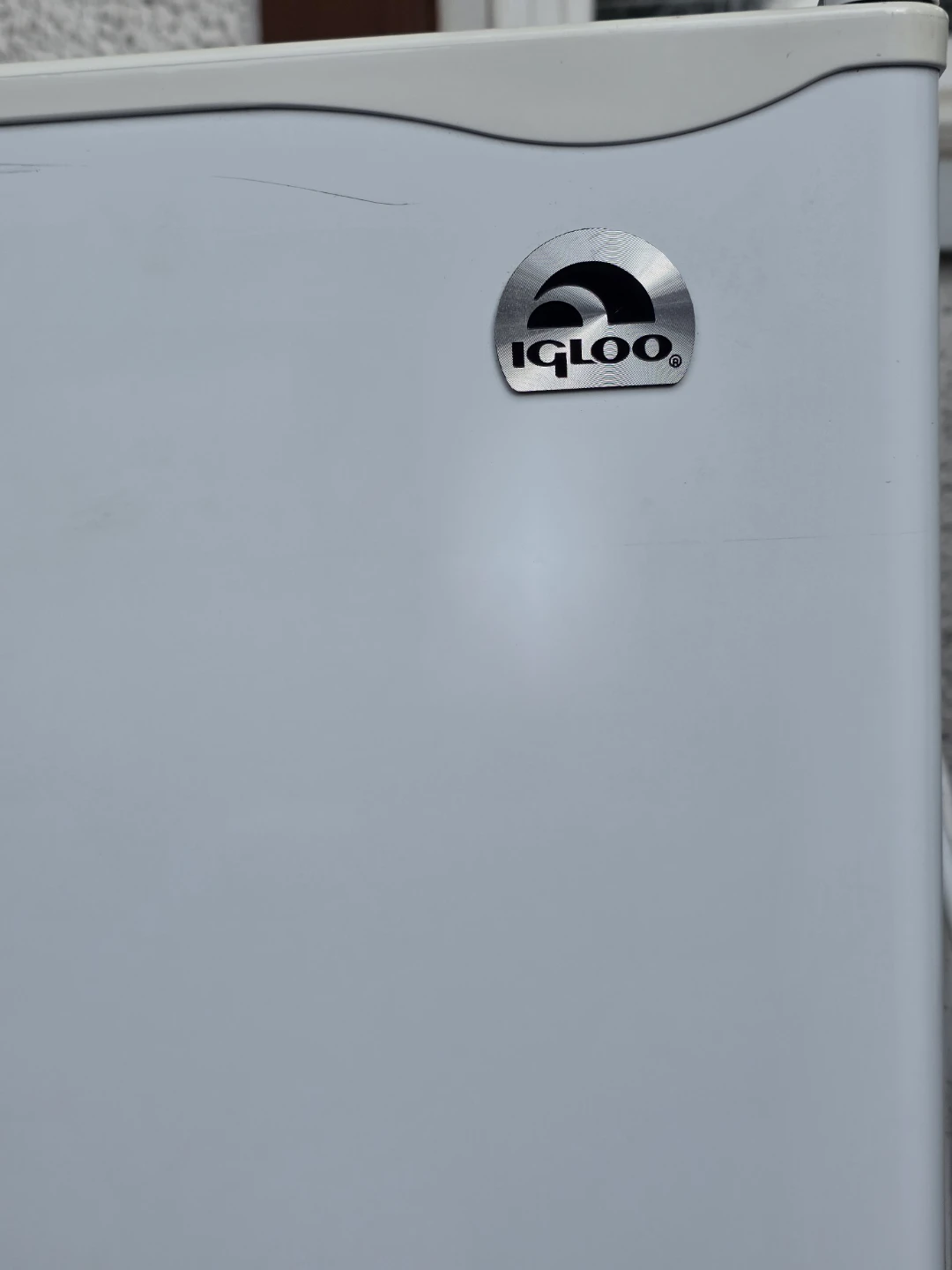 Igloo White Compact Refrigerator - photo 3
