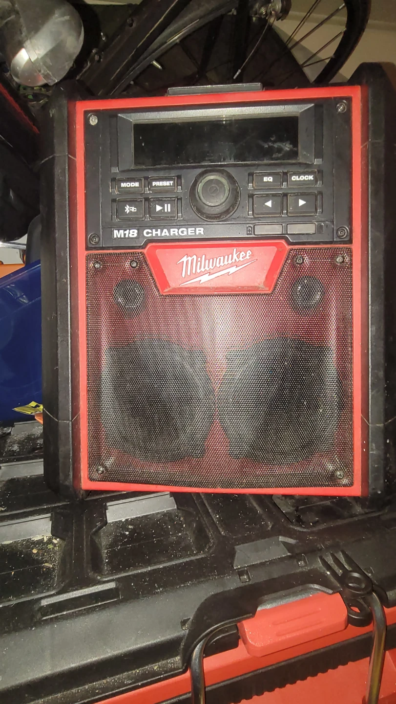 Milwaukee M18 Charger Radio - photo 2