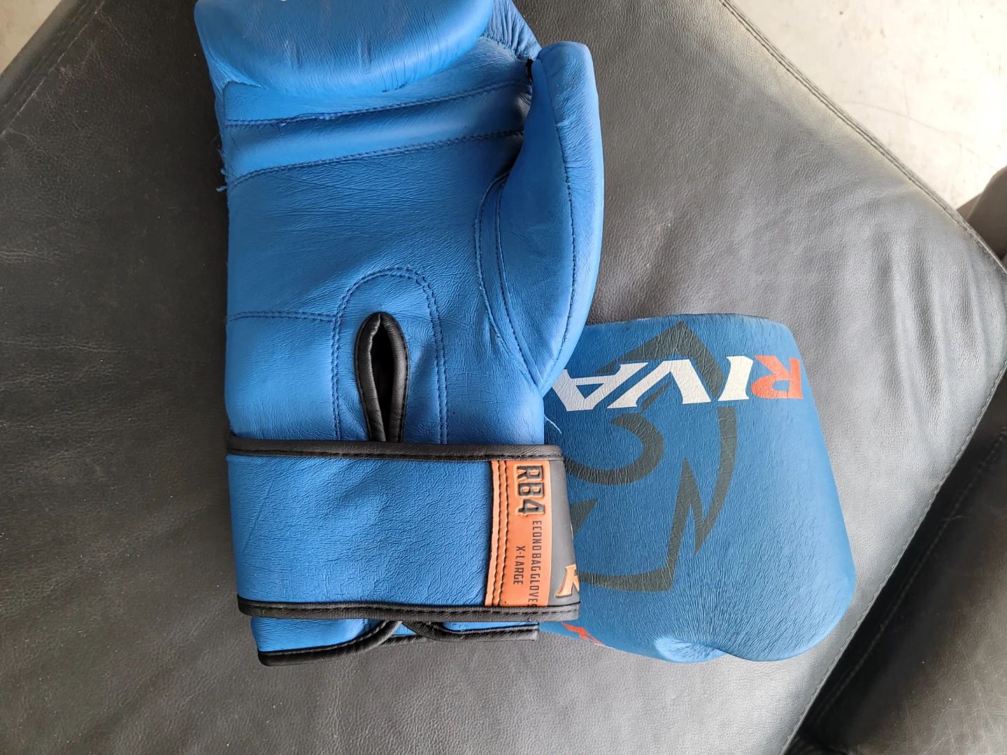 Stand up punching, bag, 3 boxing gloves. - photo 2