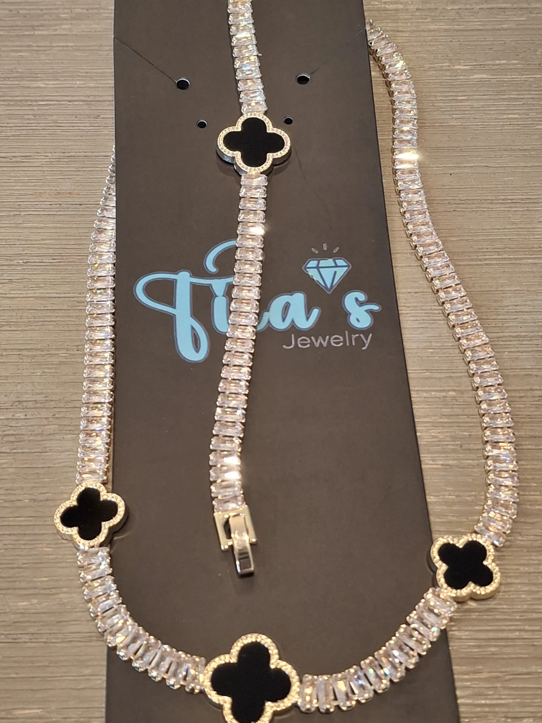 Gold Clover Necklace and Bracelet Set with Rhinestones - photo 3