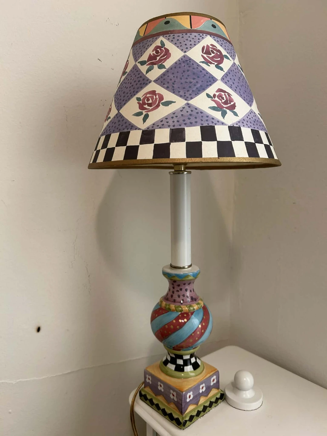 Whimsical Rose Pattern Table Lamp - photo 2