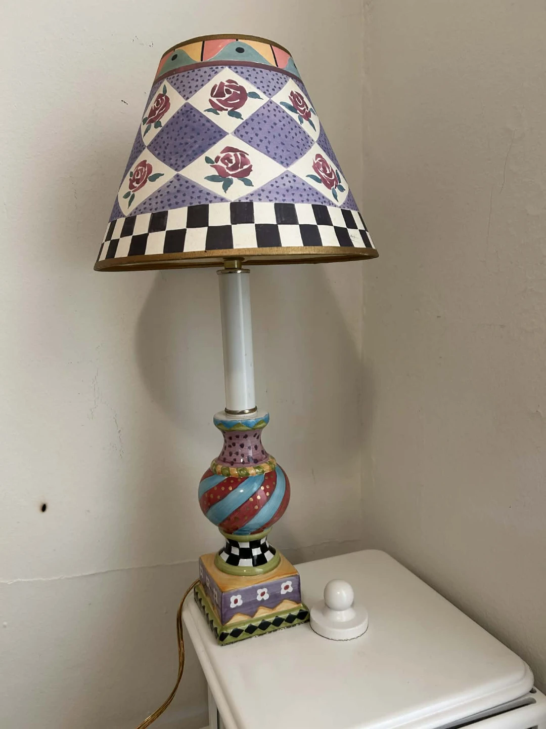 Whimsical Rose Pattern Table Lamp - photo 3