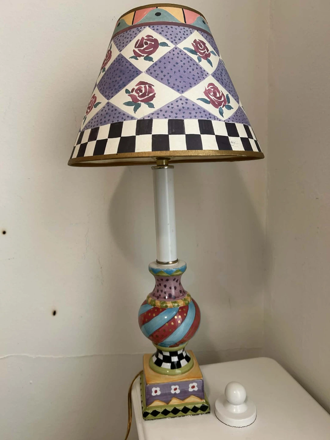 Whimsical Rose Pattern Table Lamp - photo 5