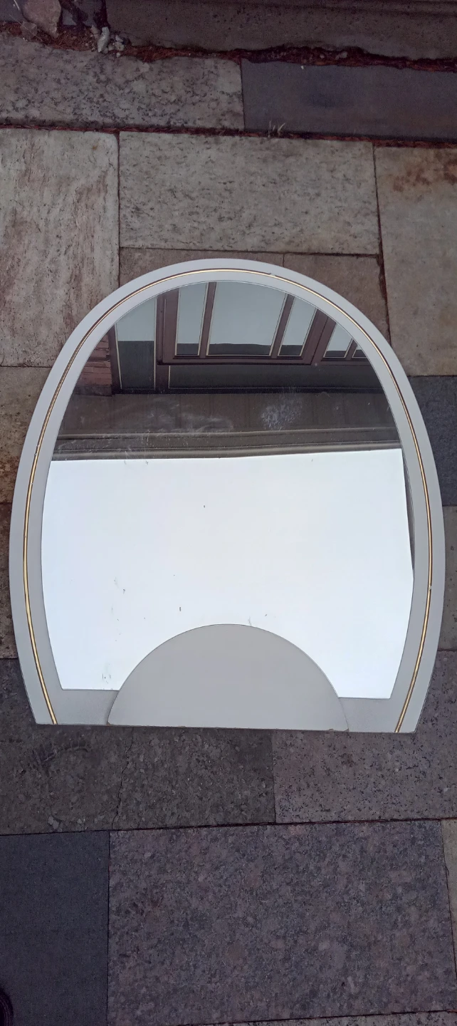 Oval Vanity Mirror with Gold Trim
