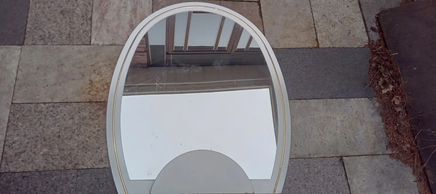 Oval Vanity Mirror with Gold Trim - photo 3