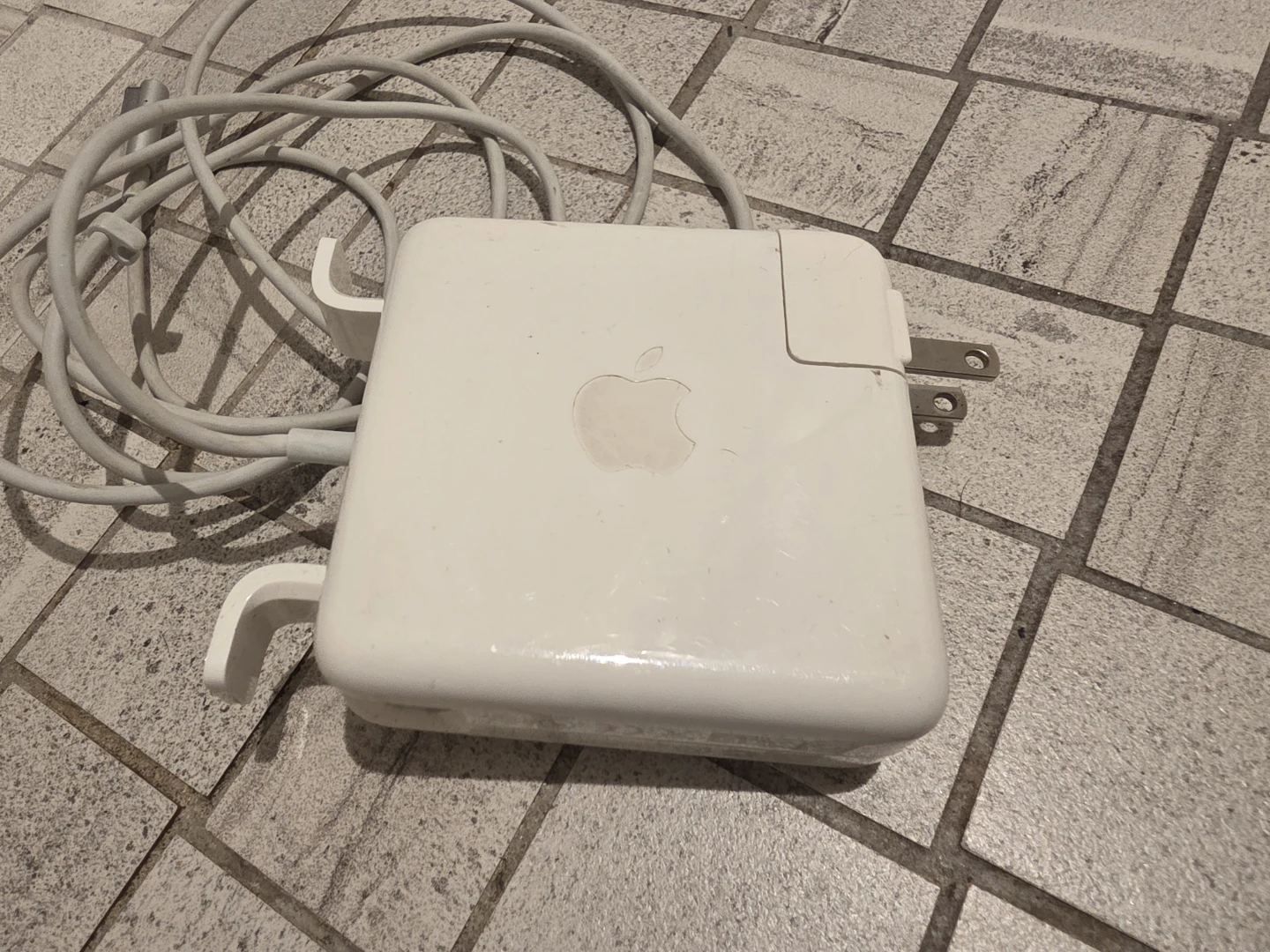 Apple 85W MagSafe Power Adapter A1343 - photo 4