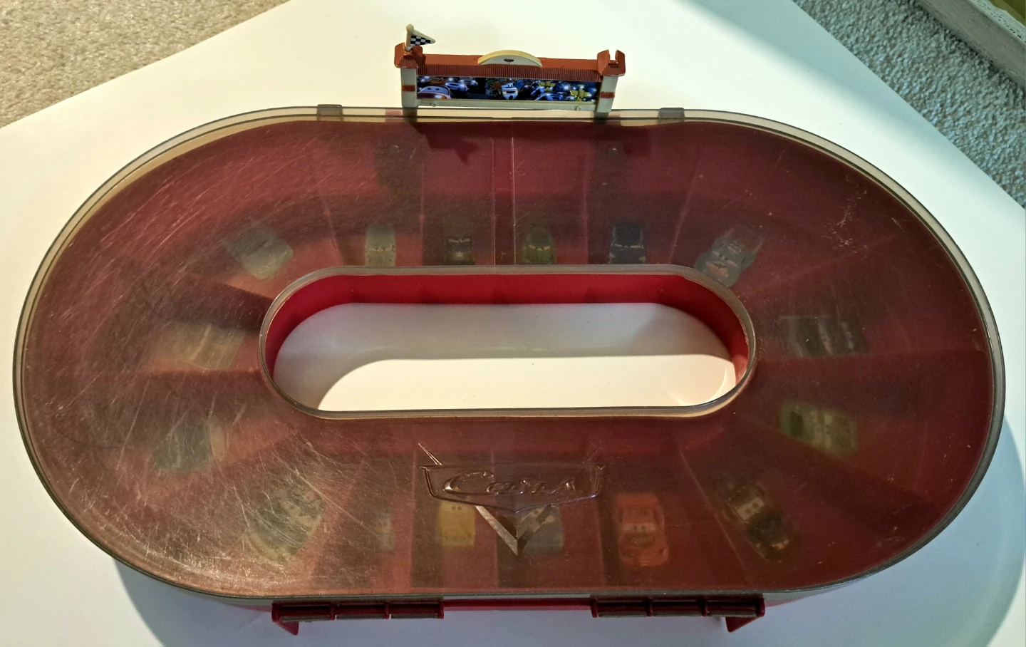 Pixar Cars Carrying case with oval racetrack when case is closed - photo 2