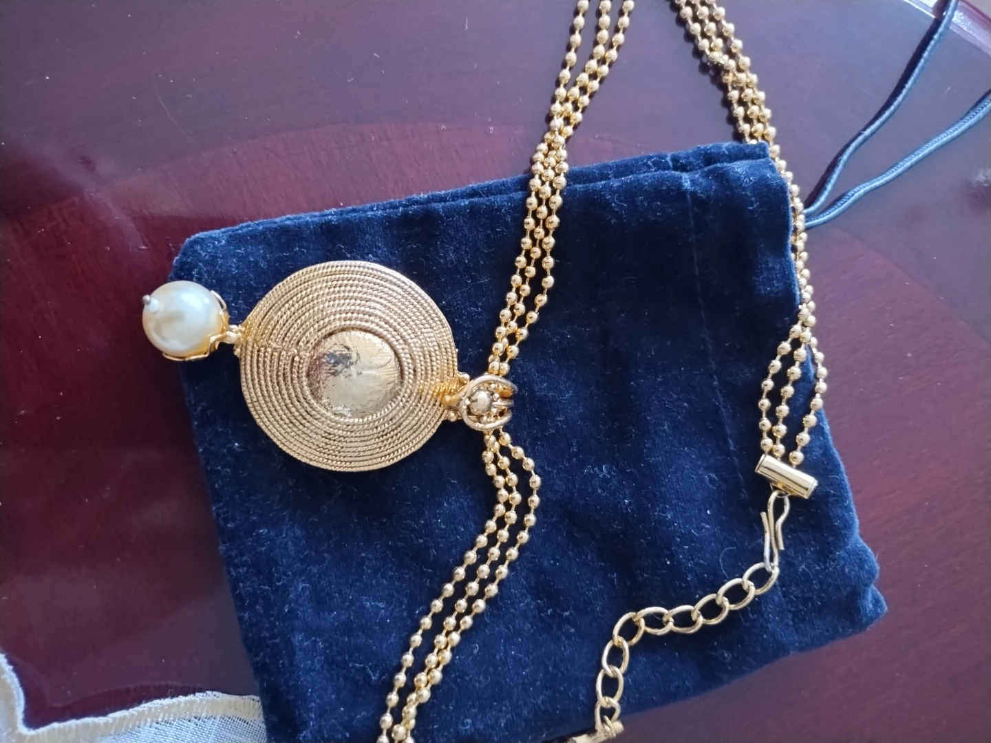 Gold-tone pendant necklace with pearl accent - photo 4