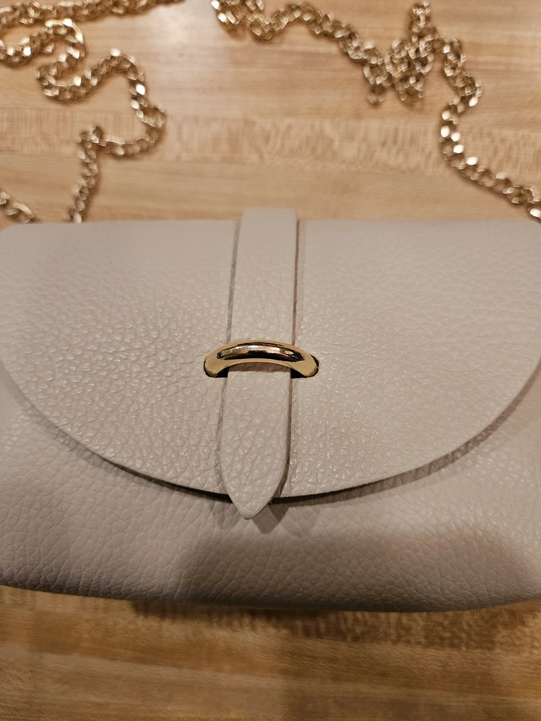 Small cream crossbody bag with gold chain strap - photo 2