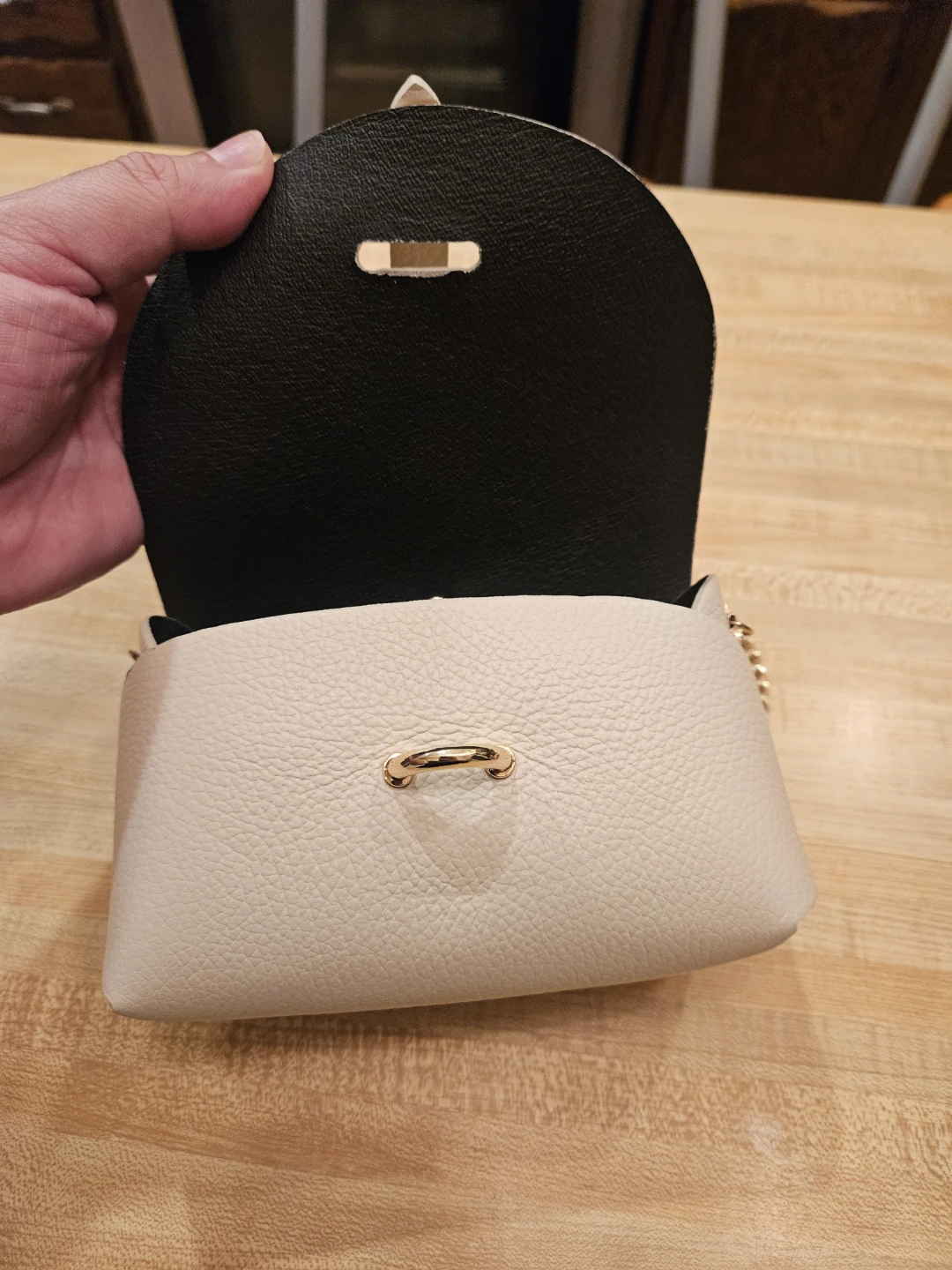 Small cream crossbody bag with gold chain strap - photo 4