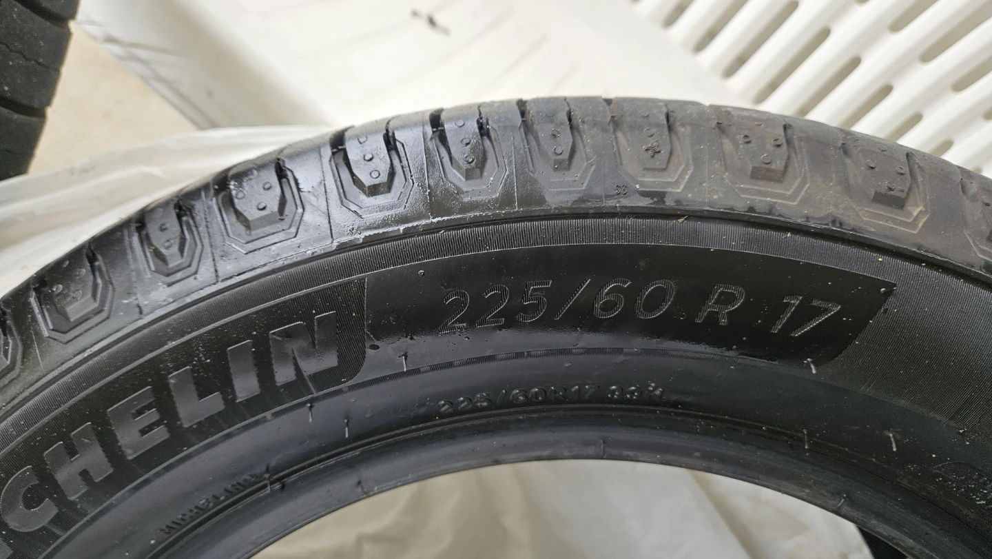 Michelin Defender 2 Tires - 225/60R17 - photo 4