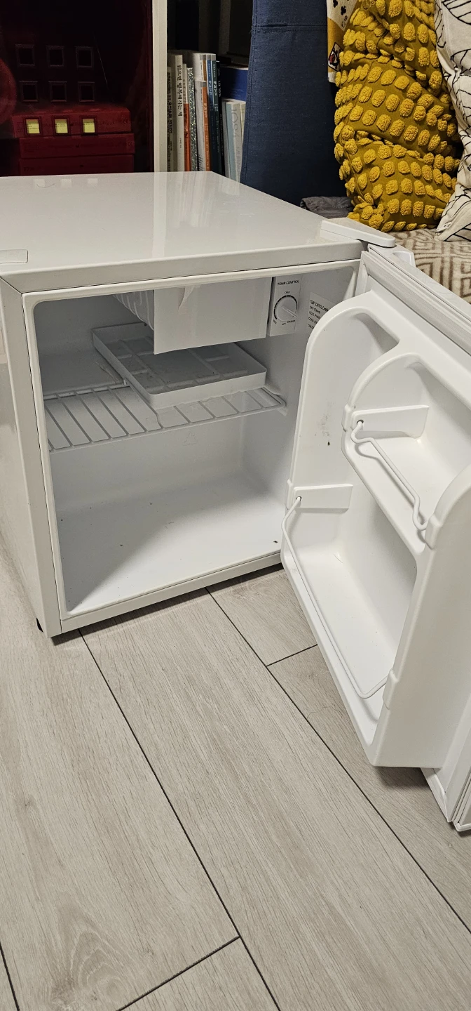 Mini Fridge (Hamilton Beach) 1.7 Cu. Ft - photo 2