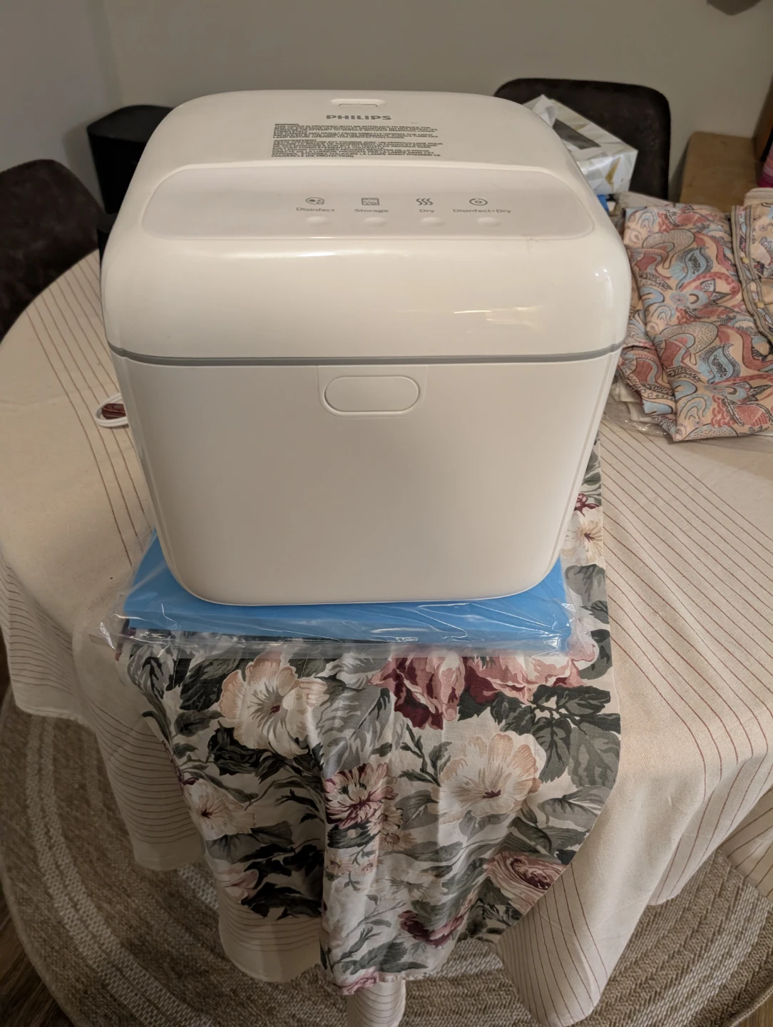 Philips Hue UV Light Sanitizer Box - photo 2