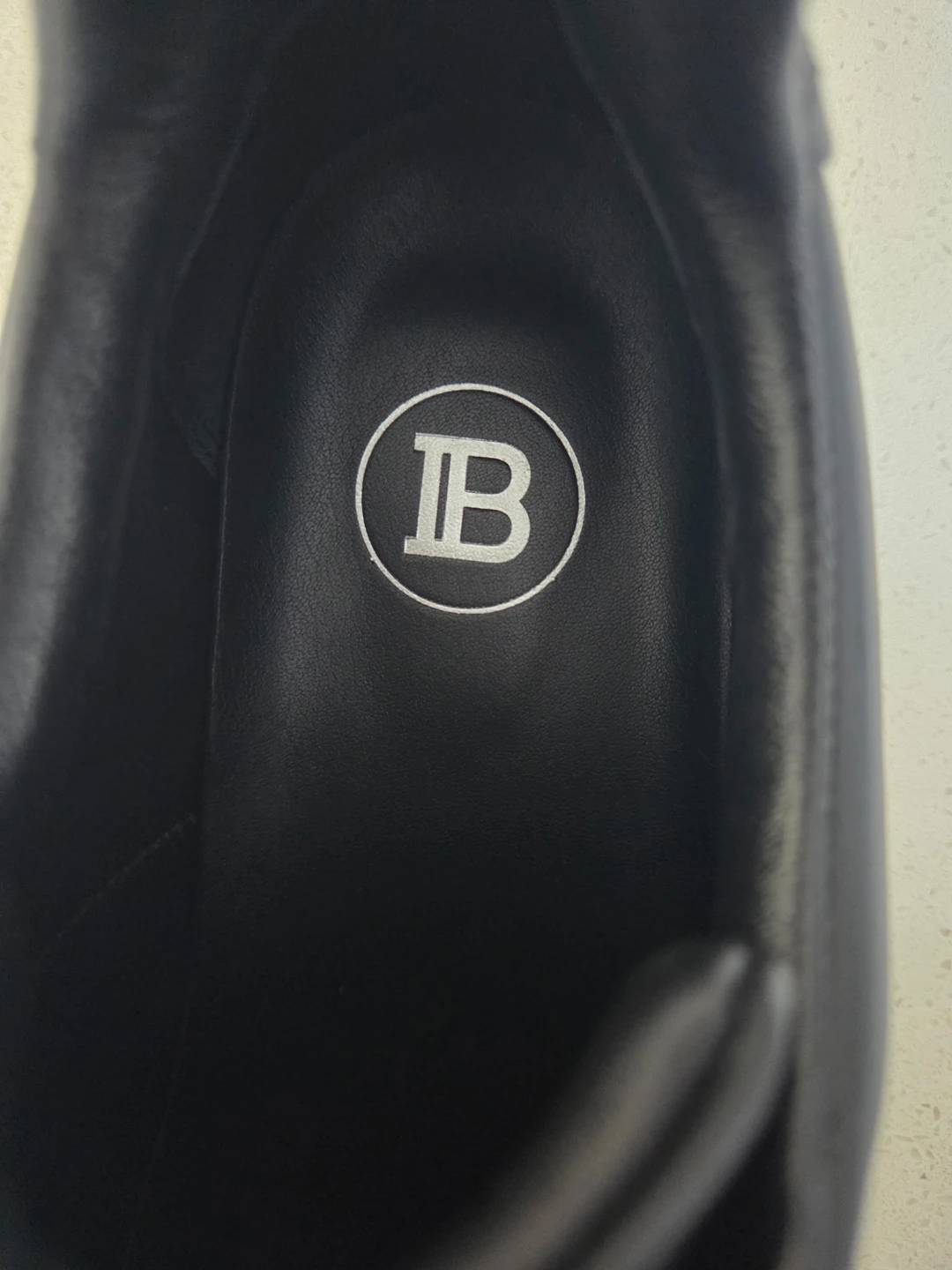 🔥 Balmain Black Leather Sneakers – Luxury Style – EU 41 - photo 4