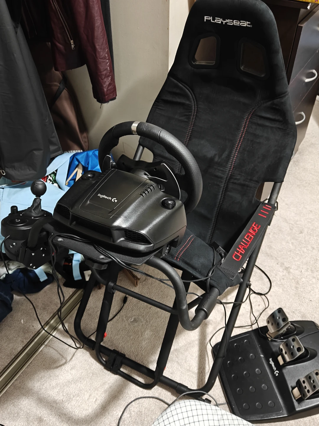 Playseat Challenge, and G920 with shifter