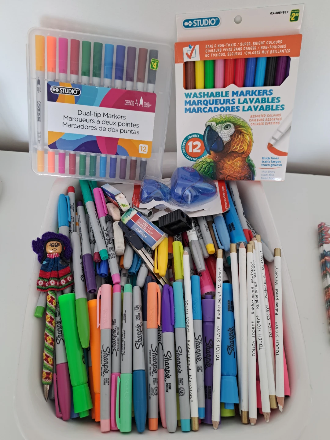 Sharpie newly opened.3 drawing books included - photo 4