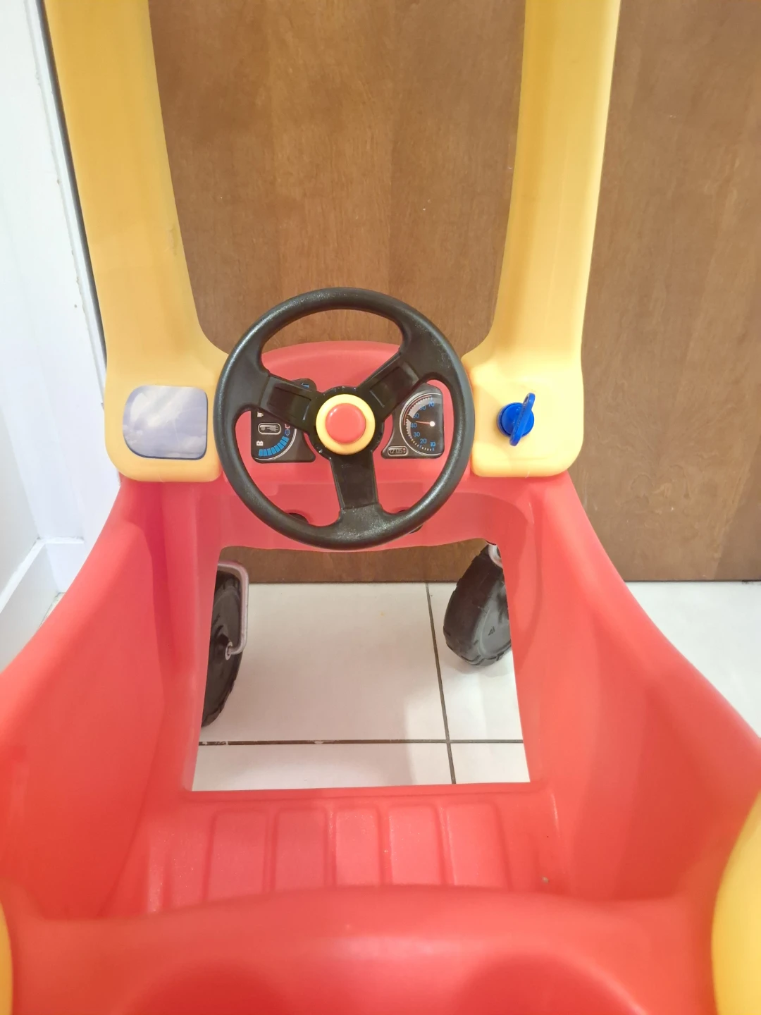 Little Tikes Cozy Coupe Ride-On Toy Car - Red - photo 5
